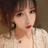 小女巫露娜《亮片裙肉丝》主题写真：22张全套美图