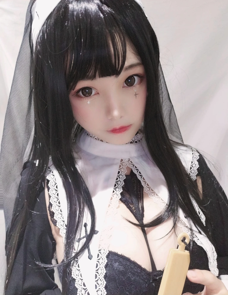 蜜汁猫裘《修女》主题写真：25张全套美图