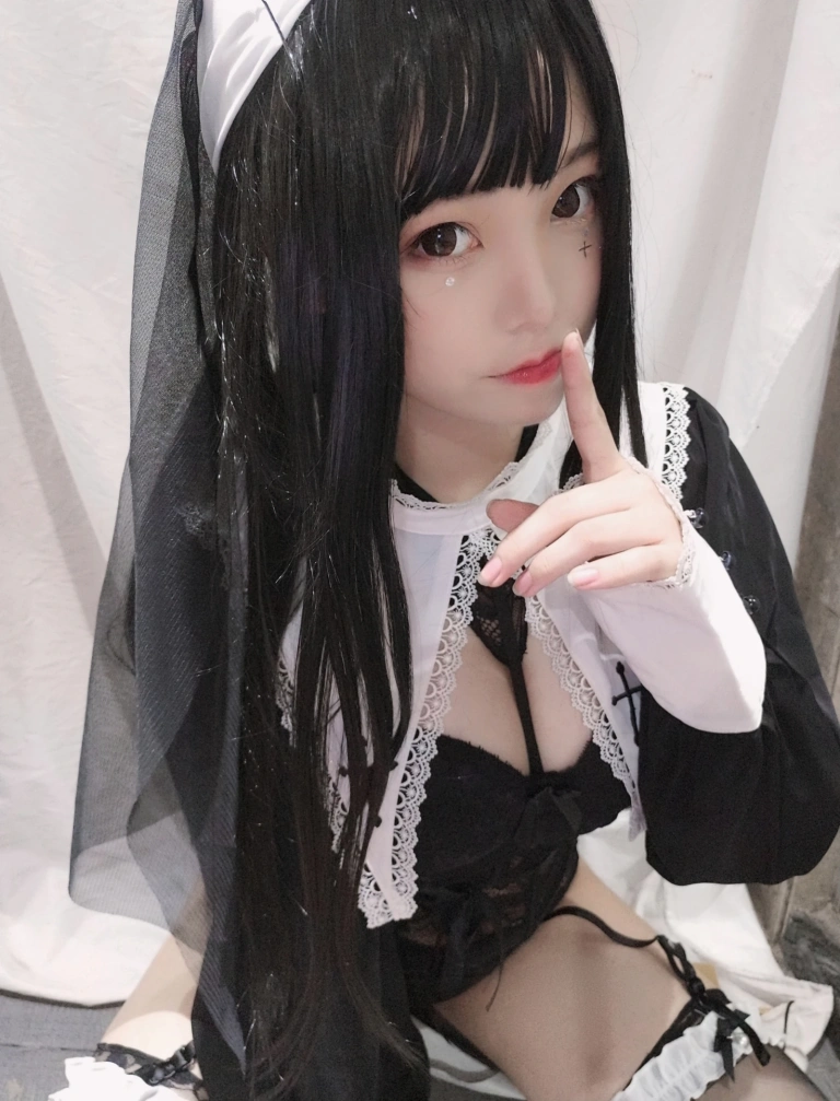 蜜汁猫裘《修女》主题写真：25张全套美图