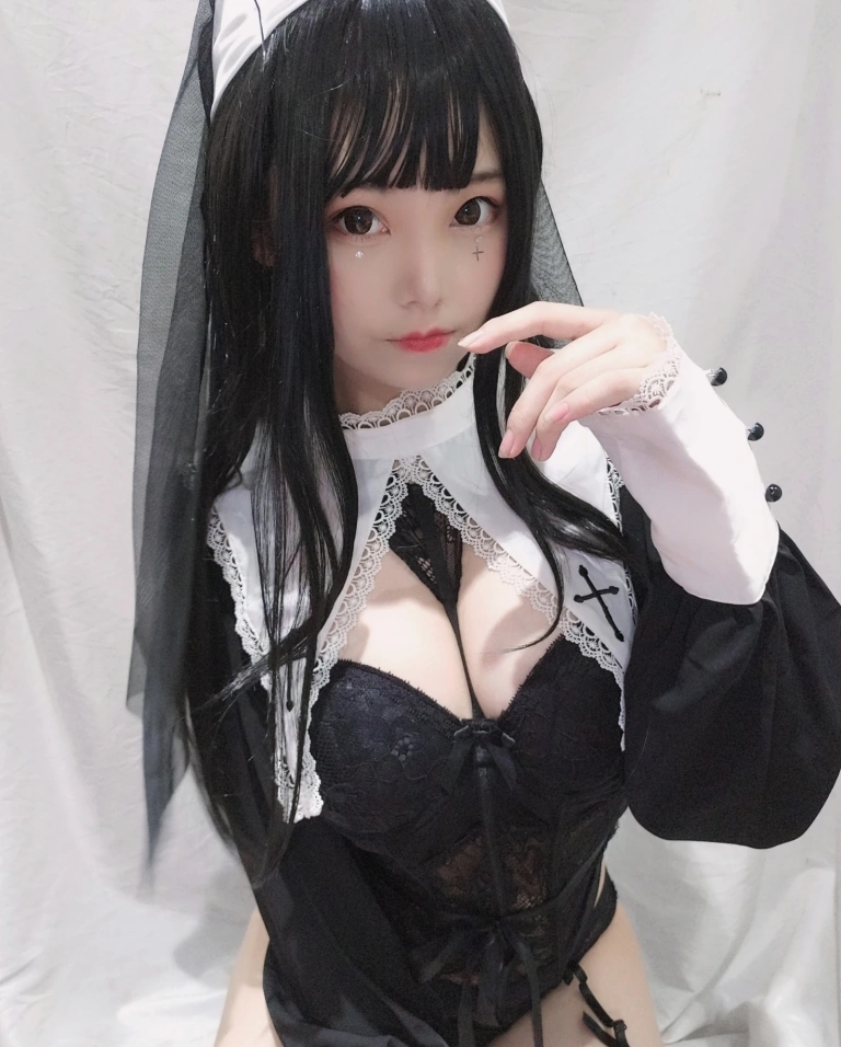 蜜汁猫裘《修女》主题写真：25张全套美图