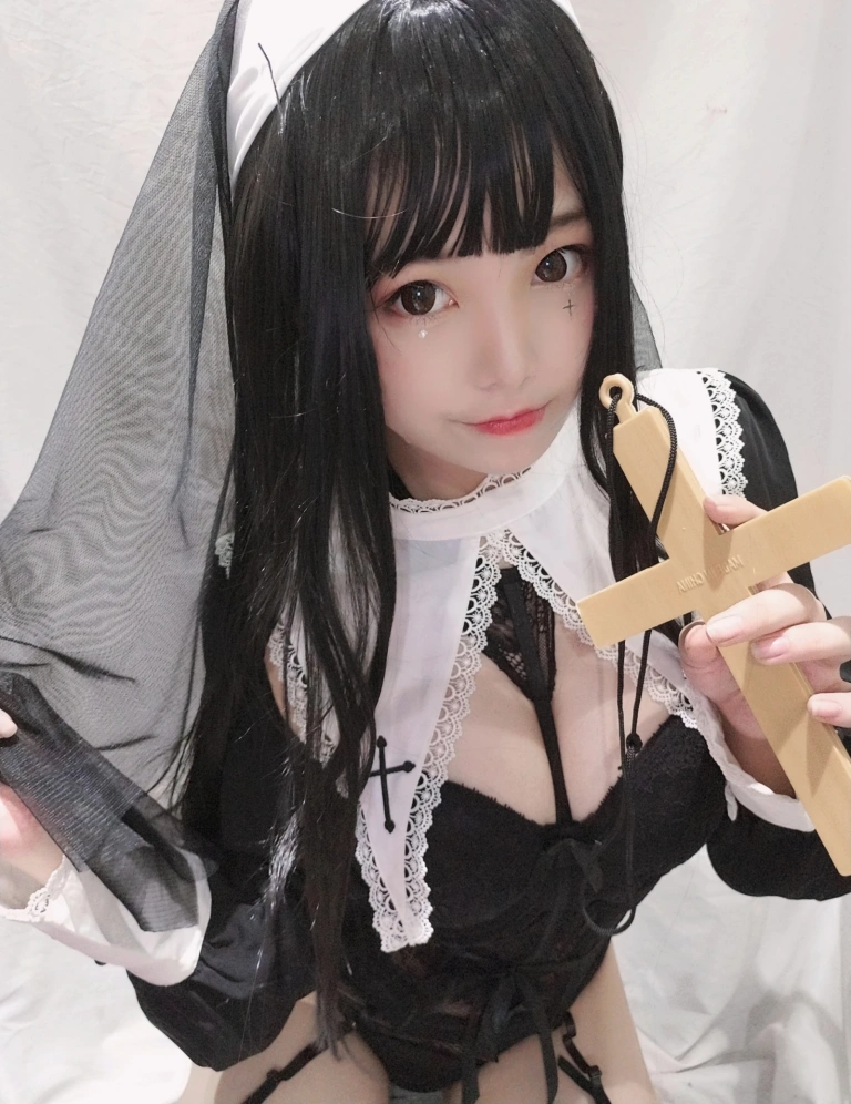 蜜汁猫裘《修女》主题写真：25张全套美图