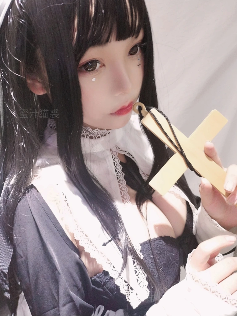 蜜汁猫裘《修女》主题写真：25张全套美图