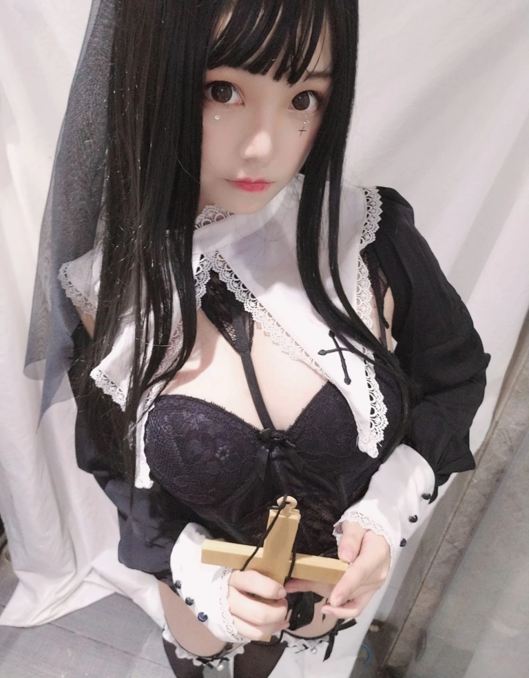 蜜汁猫裘《修女》主题写真：25张全套美图