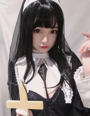 蜜汁猫裘《修女》主题写真：25张全套美图