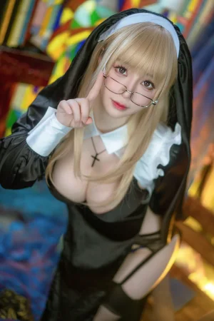 叉子宝宝《修女小姐》主题写真：26张全套美图