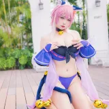 贞子蜜桃《九月舰长 宫坂珠希 泳装》主题写真：30张全套美图