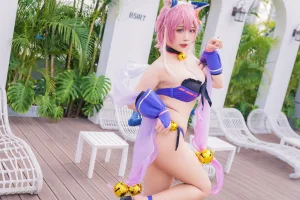 贞子蜜桃《九月舰长 宫坂珠希 泳装》主题写真：30张全套美图