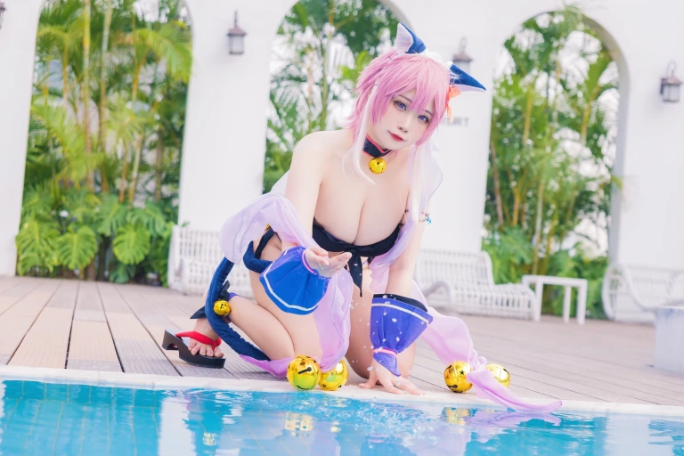 贞子蜜桃《九月舰长 宫坂珠希 泳装》主题写真：30张全套美图