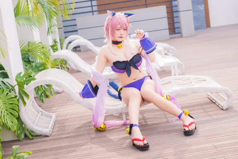 贞子蜜桃《九月舰长 宫坂珠希 泳装》主题写真：30张全套美图
