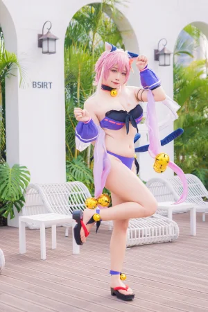贞子蜜桃《九月舰长 宫坂珠希 泳装》主题写真：30张全套美图