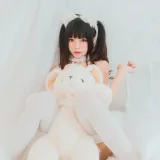 桜桃喵《白猫》主题写真：32张全套美图