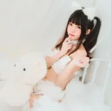 桜桃喵《白猫》主题写真：32张全套美图