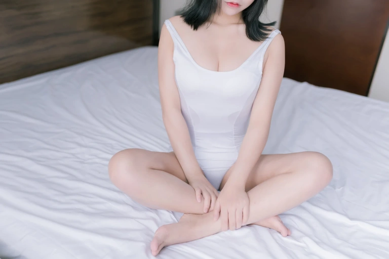 抱走莫子《大姐姐》主题写真：41张全套美图
