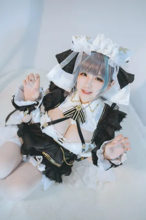阿半今天很开心《柴郡》主题写真：42张全套美图