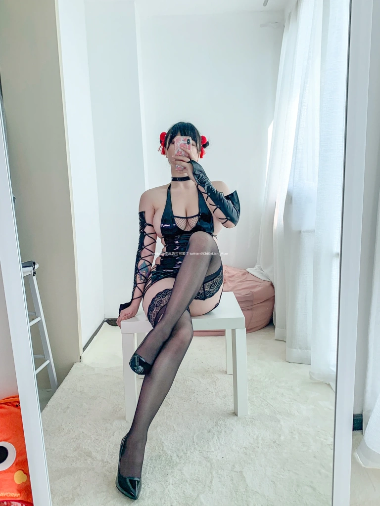 皮皮奶《忍者皮衣》主题写真：45张全套美图