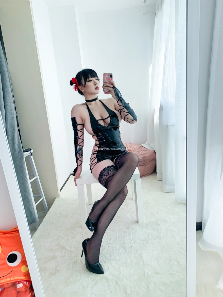 皮皮奶《忍者皮衣》主题写真：45张全套美图