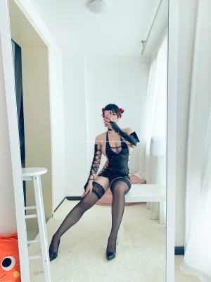 皮皮奶《忍者皮衣》主题写真：45张全套美图