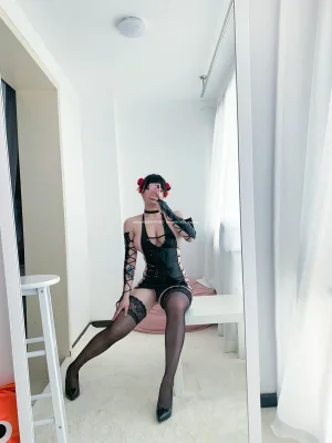 皮皮奶《忍者皮衣》主题写真：45张全套美图