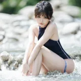 是三不是世《小溪竞泳》主题写真：47张全套美图