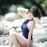 是三不是世《小溪竞泳》主题写真：47张全套美图