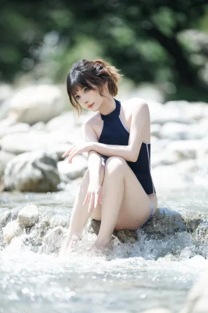 是三不是世《小溪竞泳》主题写真：47张全套美图