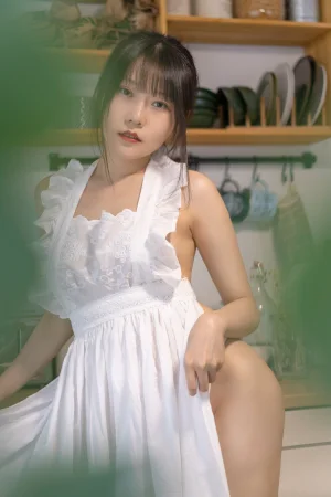 香草喵露露《厨娘》主题写真：55张全套美图，含1个视频