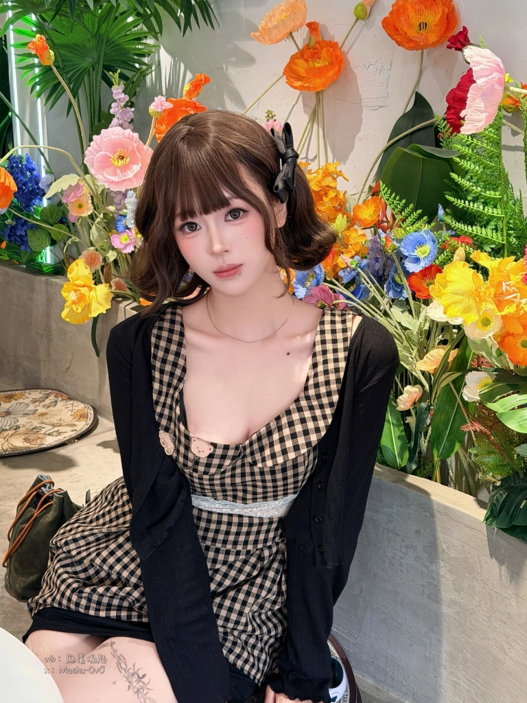 麻薯好吃《绿意深处的邀约》主题写真：92张全套美图