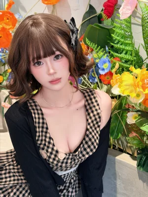 麻薯好吃《绿意深处的邀约》主题写真：92张全套美图