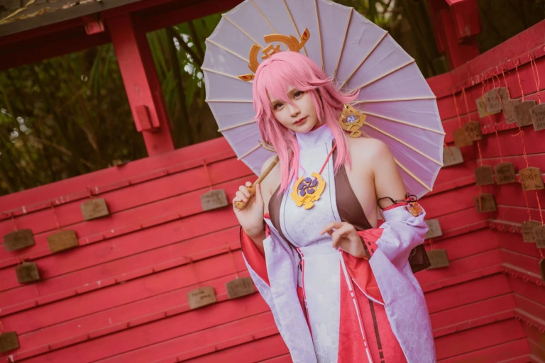 前羽《八重神子Cosplay集》主题写真：36张全套美图