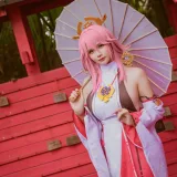 前羽《八重神子Cosplay集》主题写真：36张全套美图