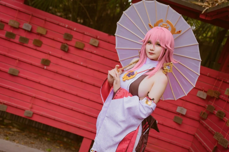 前羽《八重神子Cosplay集》主题写真：36张全套美图