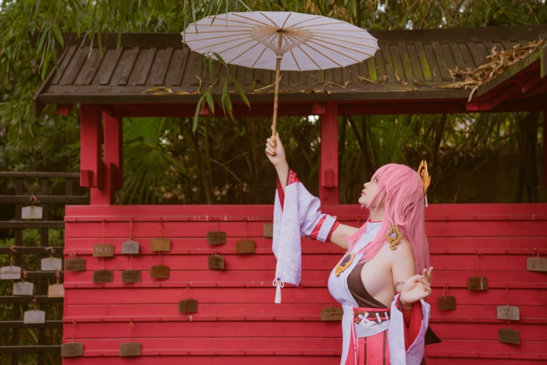 前羽《八重神子Cosplay集》主题写真：36张全套美图