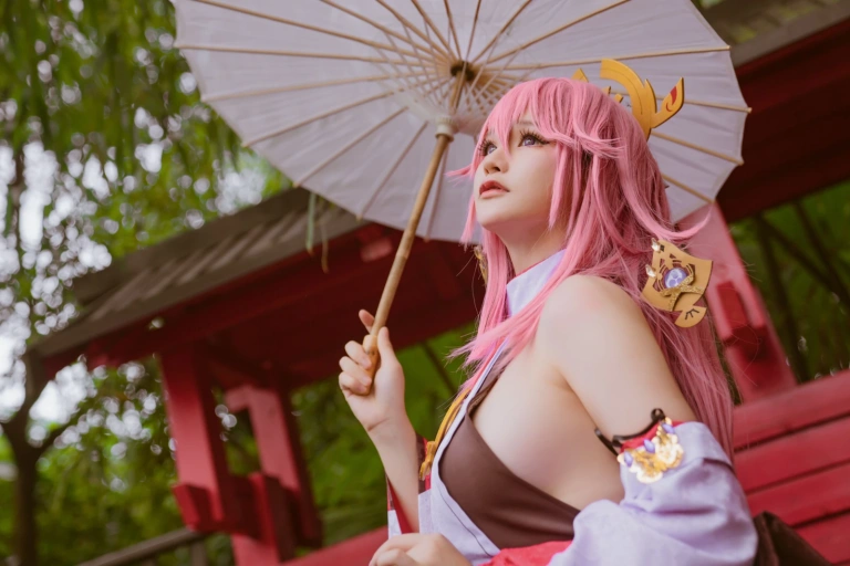 前羽《八重神子Cosplay集》主题写真：36张全套美图