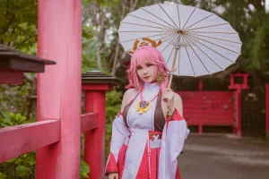 前羽《八重神子Cosplay集》主题写真：36张全套美图