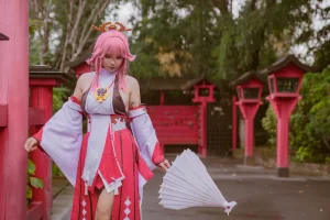 前羽《八重神子Cosplay集》主题写真：36张全套美图