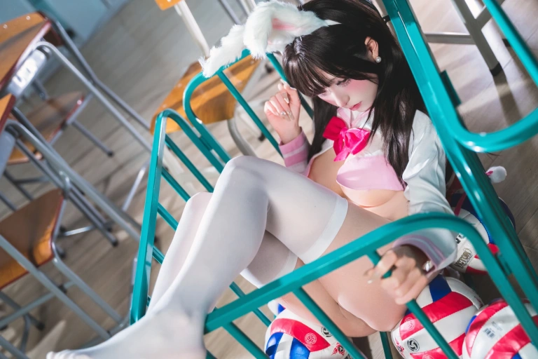 双木扶苏《JK兔女郎·卯之樱 爱意注入》主题写真：35张全套美图