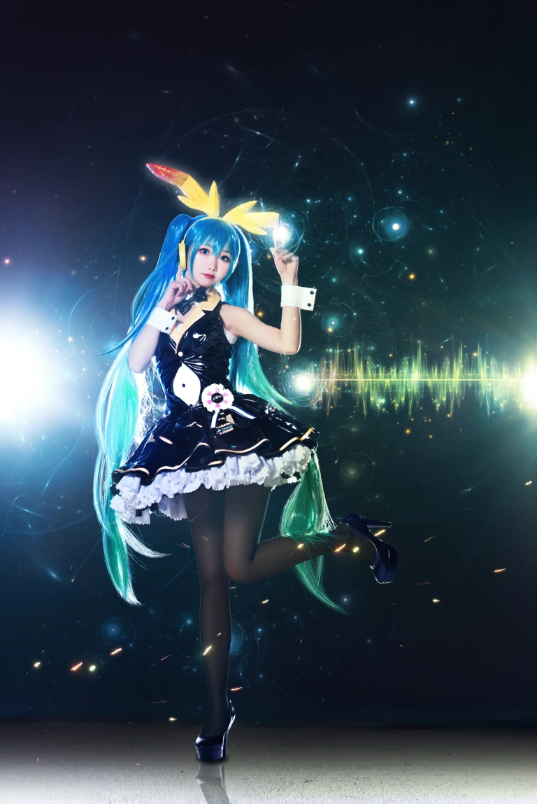 面饼仙儿《初音Miku》主题写真：19张全套美图