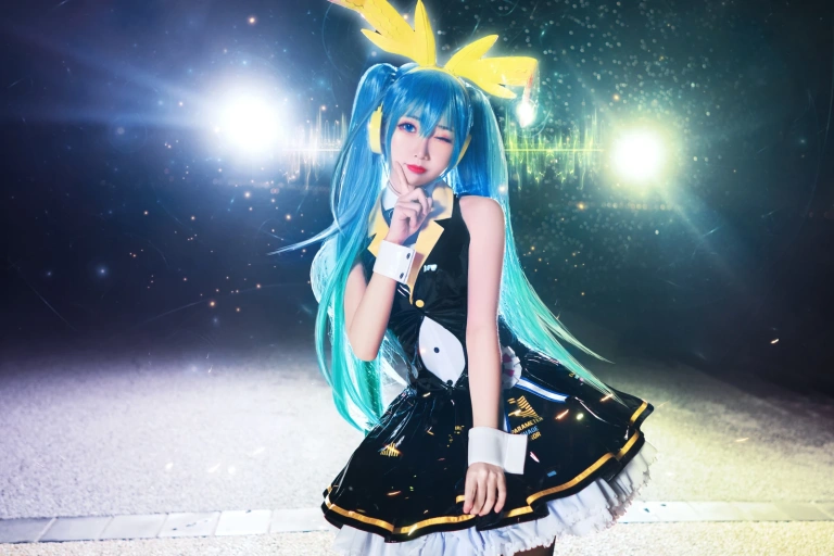 面饼仙儿《初音Miku》主题写真：19张全套美图