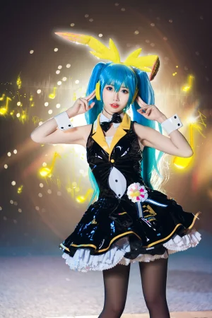 面饼仙儿《初音Miku》主题写真：19张全套美图