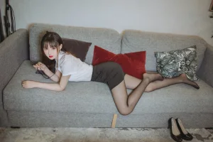 羽生三未《黑丝包臀OL》主题写真：40张全套美图