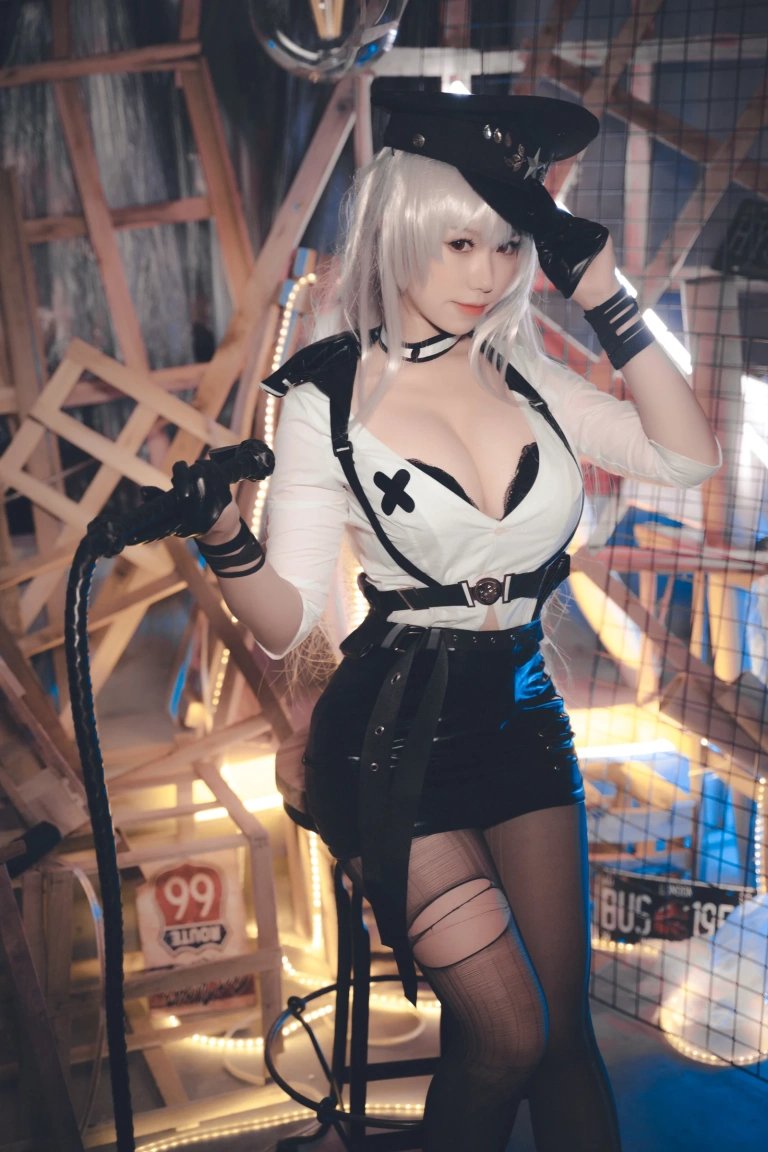 芋圆侑子《甘古特监狱服》主题写真：12张全套美图