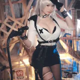 芋圆侑子《甘古特监狱服》主题写真：12张全套美图