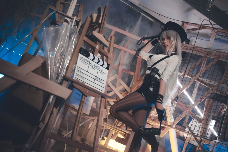 芋圆侑子《甘古特监狱服》主题写真：12张全套美图