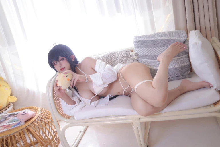 桜满三时《碧蓝航线 大凤 泳装》主题写真：135张全套美图