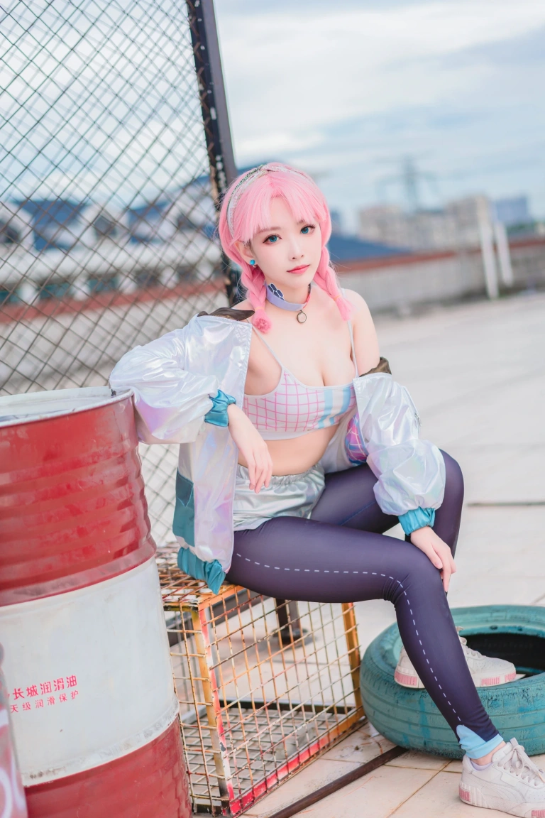宮本桜《蓝毒》主题写真：16张全套美图