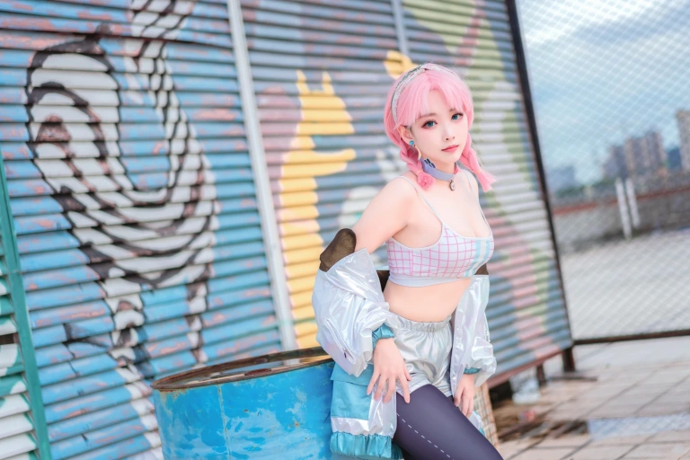 宮本桜《蓝毒》主题写真：16张全套美图