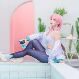 宮本桜《蓝毒》主题写真：16张全套美图
