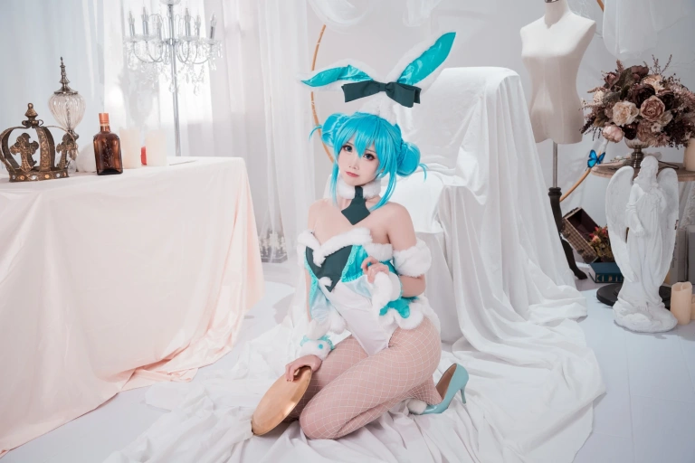 面饼仙儿《初音兔女郎》主题写真：17张全套美图