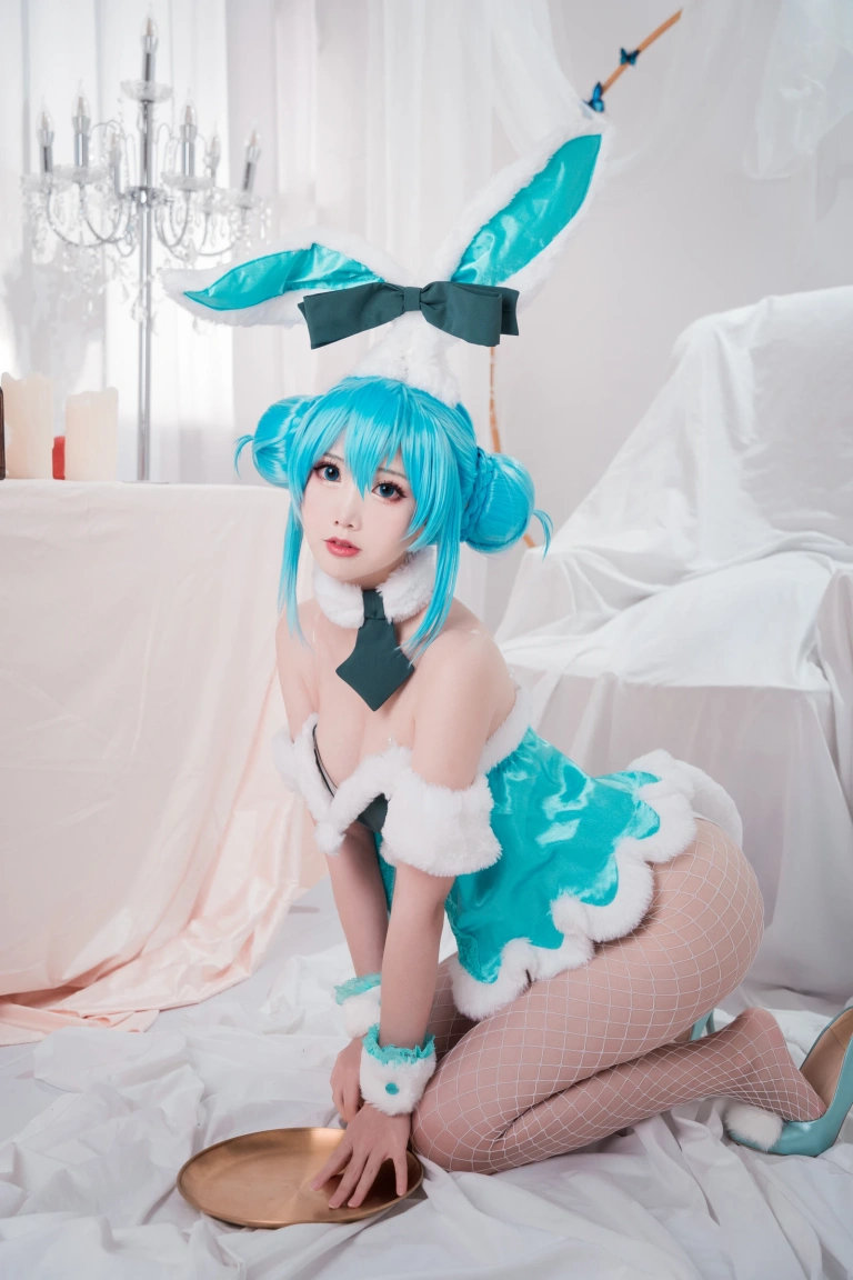 面饼仙儿《初音兔女郎》主题写真：17张全套美图