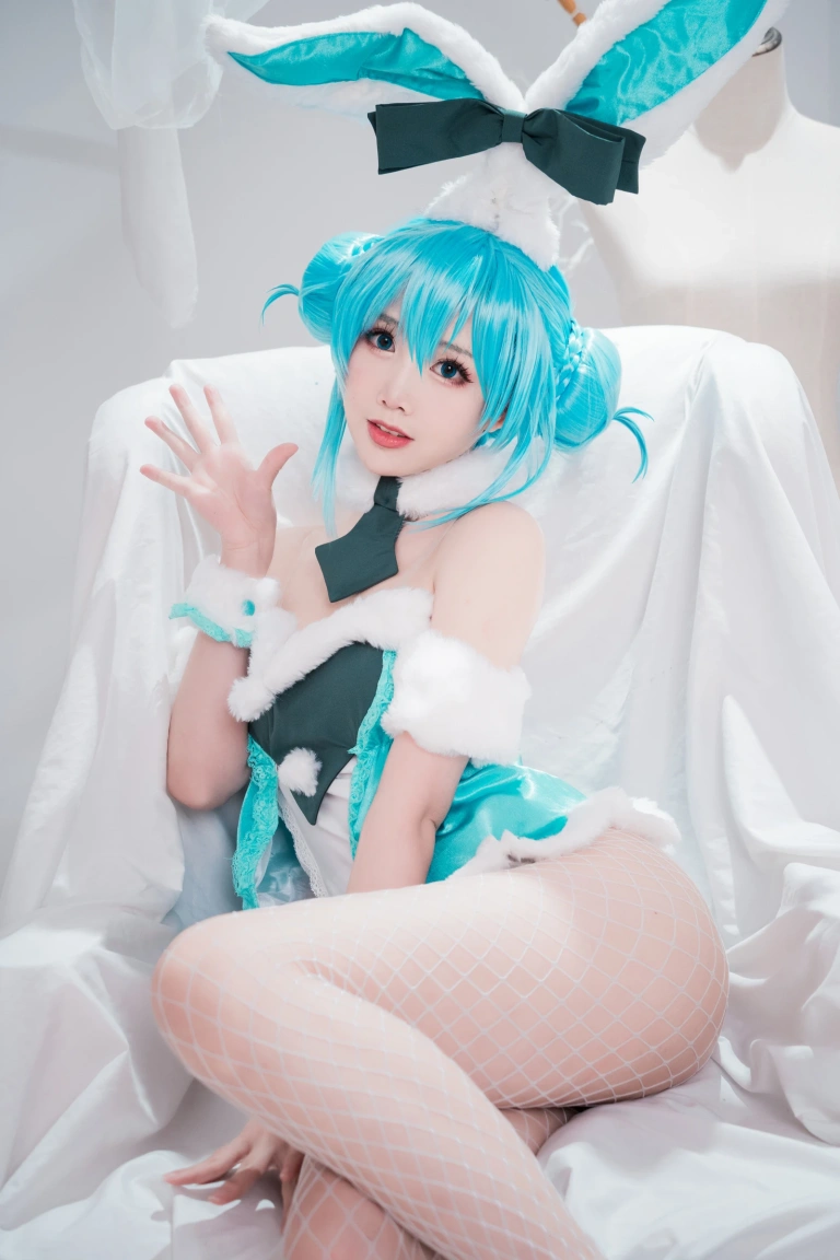 面饼仙儿《初音兔女郎》主题写真：17张全套美图